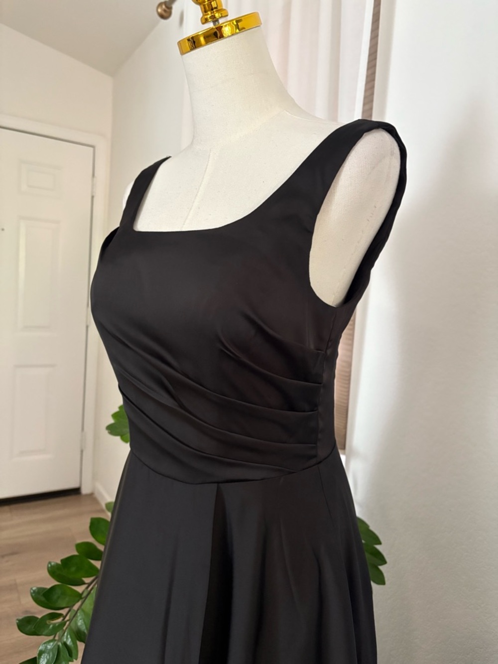 Elegant Black A-Line Evening Dress - Classic Square Neck - Picture 6 of 10